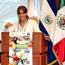 Sandra friña Kinesologa fisioterapeuta Lipedema Colombia Barranquilla Drenajes y vendaje
